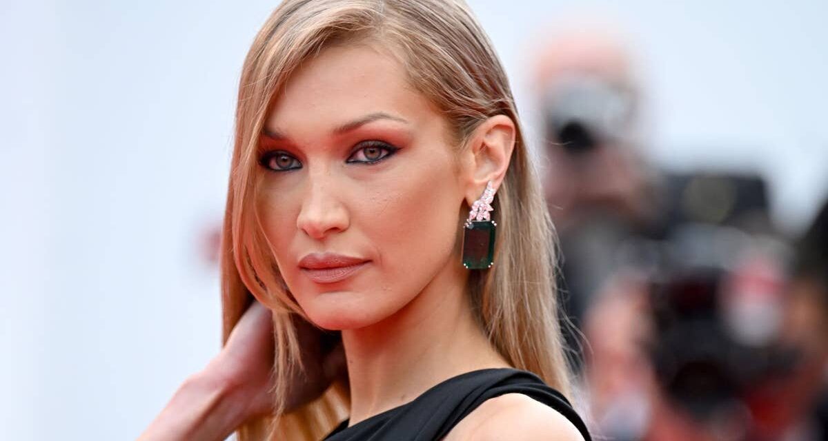 Bella Hadid dévoile ses abdominaux sculptés dans un haut court pour une nouvelle campagne saisissante