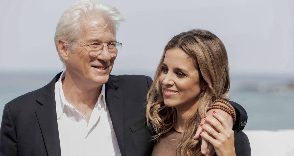 Alejandra, l&rsquo;épouse de Richard Gere, fait un aveu doux-amer à propos de 3 enfants