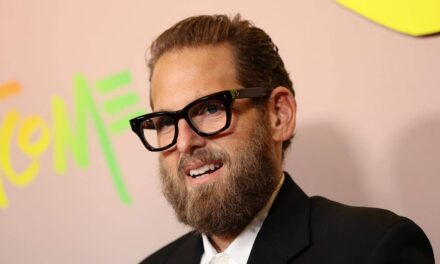 La co-star de Jonah Hill commente la transformation « carrément méconnaissable » pour son retour