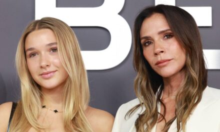 Harper Beckham est le mini-moi de maman Victoria avec des talons assortis pour la journée des filles à New York