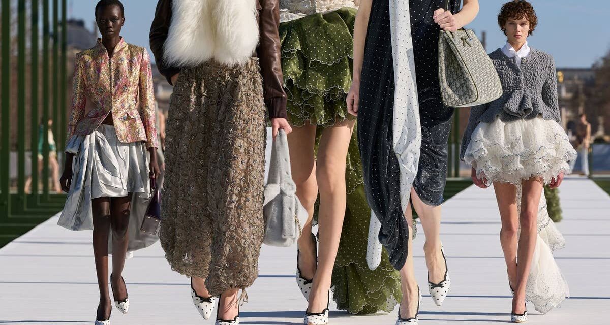 Grâce à Dior, les chaussures à pois sont une tendance printanière séduisante pour laquelle nous craquons