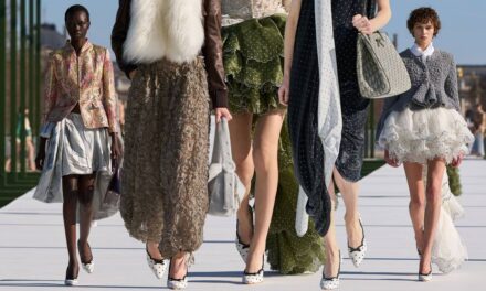 Grâce à Dior, les chaussures à pois sont une tendance printanière séduisante pour laquelle nous craquons