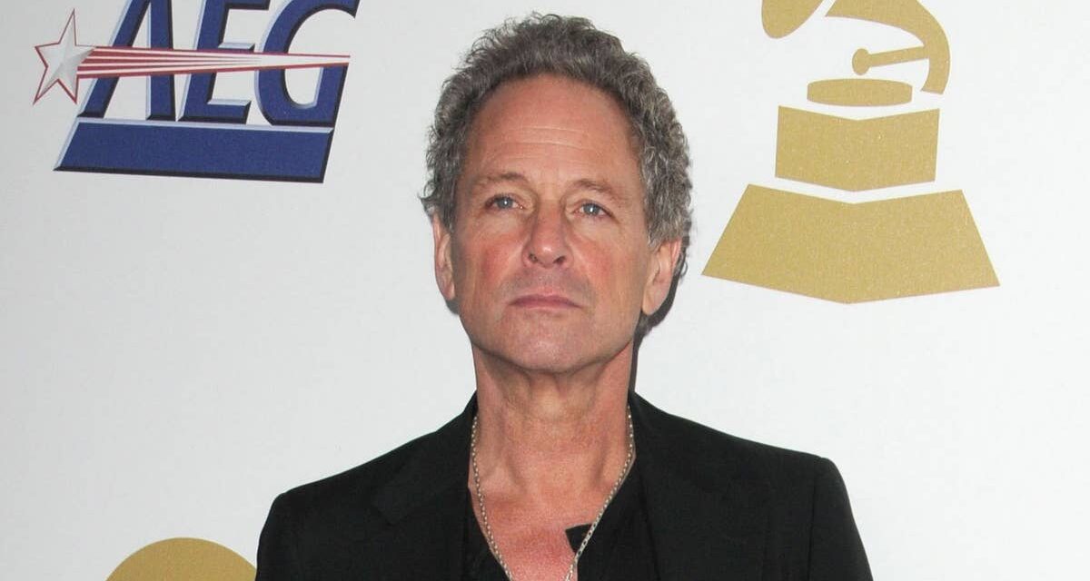 La star des années 70 Lindsey Buckingham « aspergée de substance » lors de l’attaque inquiétante de Santa Monica