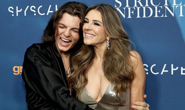 Elizabeth Hurley est amoureuse de son fils qui lui ressemble alors qu&rsquo;il marque une étape importante : « Je t&rsquo;aime mon bébé »
