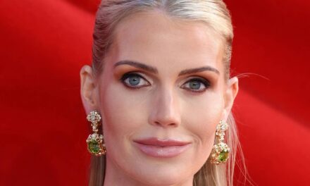 Lady Kitty Spencer brille dans une version corsetée de la robe Devil Wears Prada d&rsquo;Anne Hathaway