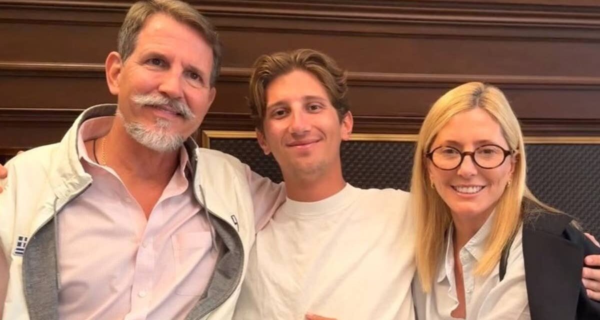 Le prince Odysseas au large de la Grèce photographié pour la première fois après une fracture du crâne par choc