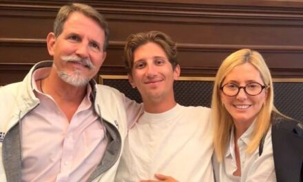 Le prince Odysseas au large de la Grèce photographié pour la première fois après une fracture du crâne par choc