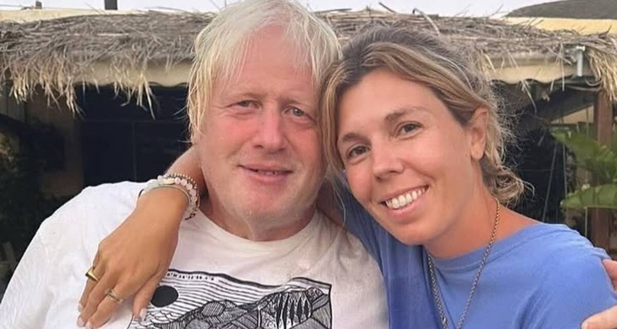 Romy, la fille de Carrie Johnson, 4 ans, a de longues vagues de sirène, tout comme sa mère sur la photo d&rsquo;une escapade en Italie