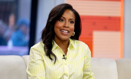 Sheinelle Jones étourdit prend un risque avec un look rose vif loin de son apparition aujourd&rsquo;hui