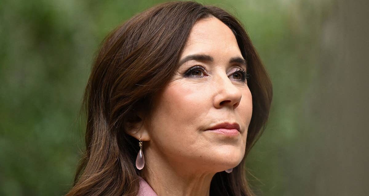 La reine Mary du Danemark contrainte de reporter les funérailles de son père pour des raisons familiales