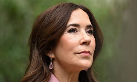 La reine Mary du Danemark contrainte de reporter les funérailles de son père pour des raisons familiales