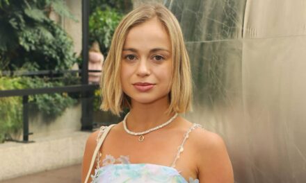 Lady Amelia Windsor partage un rare aperçu d&rsquo;un tatouage dans le dos au moment que vous avez manqué