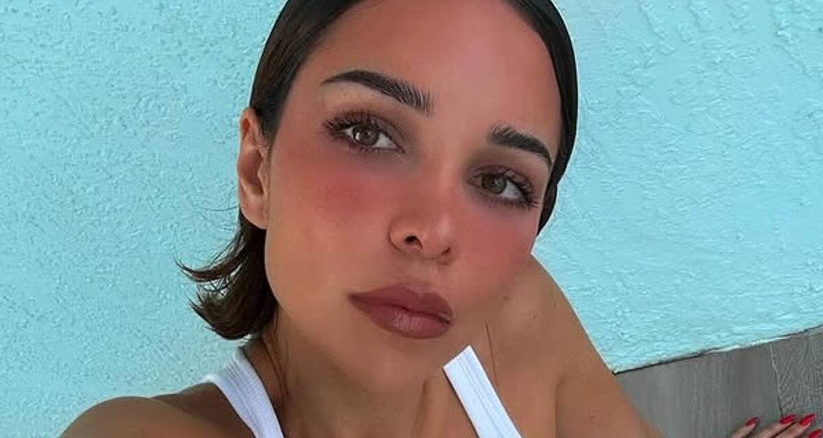 La petite amie de Cruz Beckham, Jackie, est incroyable en bikini sans bretelles – et Victoria réagit