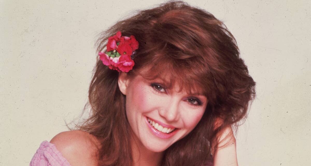 La star de Dallas, Victoria Principal, 76 ans, étourdit les fans avec un look intemporel sur une photo franche