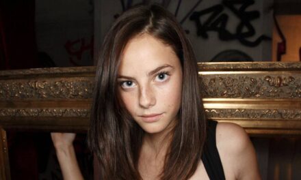 Les stars de Skins Kaya Scodelario et Luke Pasqualino n&rsquo;ont pas vieilli d&rsquo;un jour depuis 16 ans alors qu&rsquo;ils se réunissent enfin