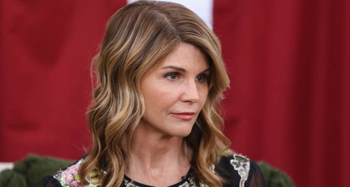Lori Loughlin a des fans qui font une double prise avec une transformation capillaire majeure