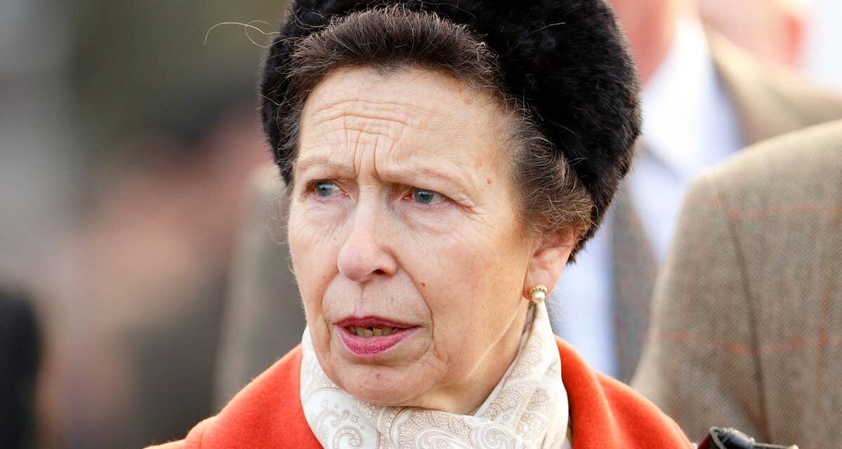 La princesse Anne vient de ramener son manteau le plus éclatant – dans une couleur que Kate Middleton évite