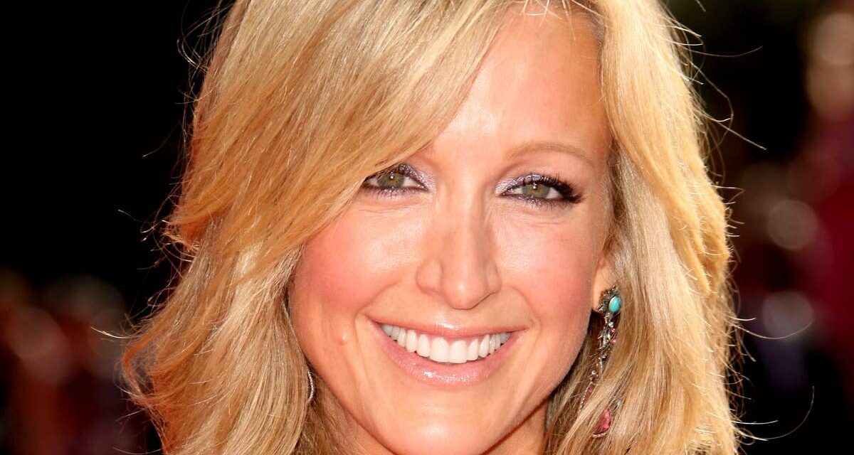 Lara Spencer est une bombe de plage à 56 ans en maillot de bain « sauvage » avec des détails super flatteurs