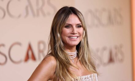 Heidi Klum vient de porter sa tenue Coachella la plus audacieuse à ce jour avec un look découpé