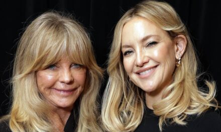 Kate Hudson révèle ce pour quoi elle a vu sa mère Goldie Hawn se battre et qui l&rsquo;a touchée
