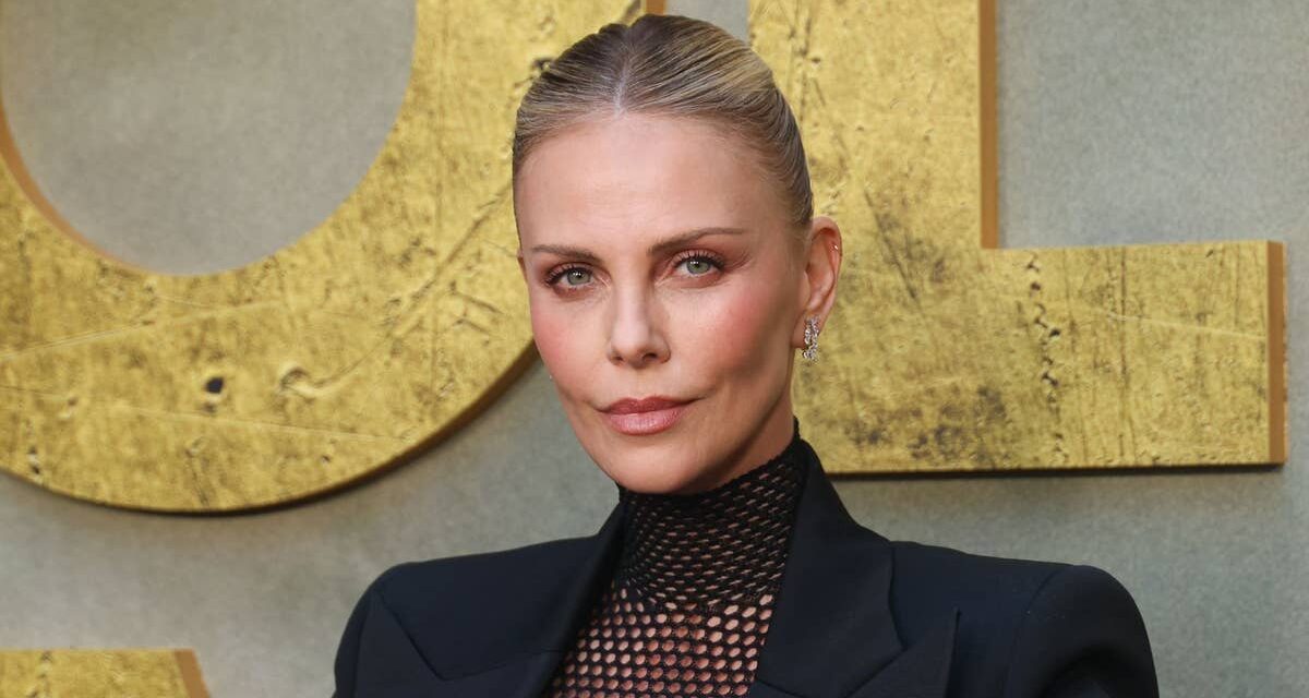 Charlize Theron révèle le rôle inattendu que jouent ses deux filles dans sa vie amoureuse
