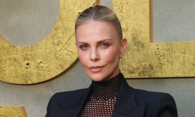 Charlize Theron révèle le rôle inattendu que jouent ses deux filles dans sa vie amoureuse