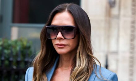 La robe en dentelle nue du Met Gala de Victoria Beckham ne ressemble à rien de ce qu&rsquo;elle a porté