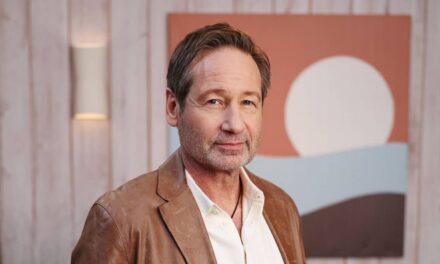 David Duchovny de X Files sur la poésie, l&rsquo;échec et les œufs de Pâques dans son travail : « Je n&rsquo;écris pas de chansons de Taylor Swift » — exclusivité