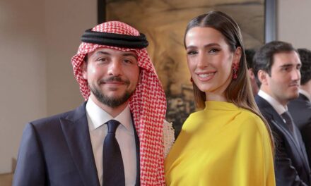 Iman, la fille de la princesse Rajwa, affiche les cheveux bouclés les plus mignons qui soient si longs – regardez la vidéo