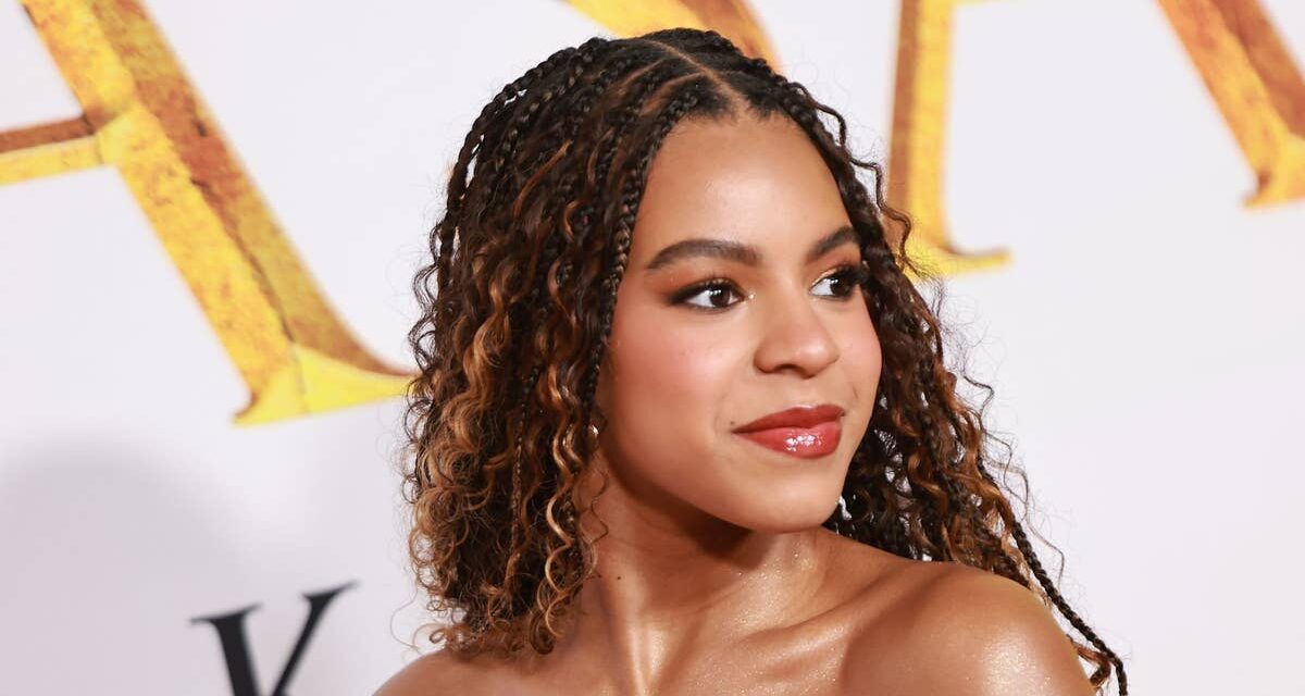 L&rsquo;élégante Blue Ivy, 14 ans, domine maman Beyoncé et grand-mère Tina Knowles lors d&rsquo;un événement familial spécial