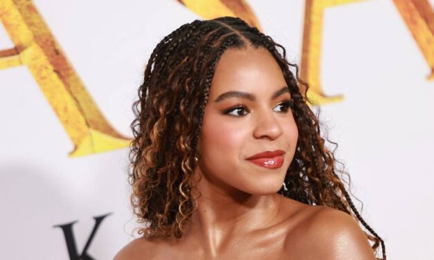 L&rsquo;élégante Blue Ivy, 14 ans, domine maman Beyoncé et grand-mère Tina Knowles lors d&rsquo;un événement familial spécial