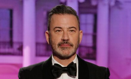 Jimmy Kimmel s&rsquo;en tient à la blague controversée de la « veuve » de Melania après que les Trump ont demandé son licenciement