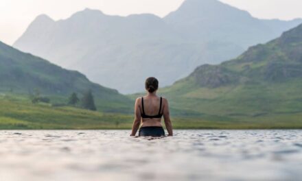 Pourquoi la natation en eau froide peut aider à soulager les symptômes de la périménopause