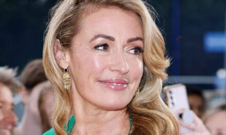 La dernière tenue This Morning de Cat Deeley a une touche secrète – et c&rsquo;est le look le plus chic