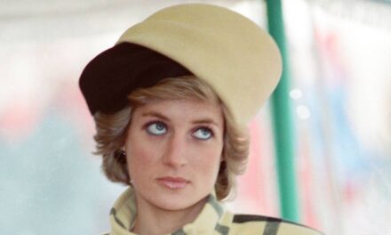 7 fois la princesse Diana a enfreint le protocole royal – y compris un moment emblématique dont les gens se souviennent encore aujourd&rsquo;hui