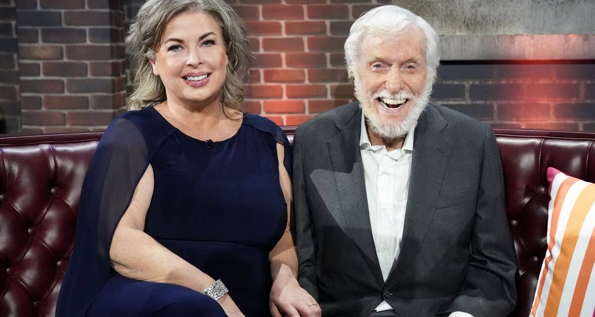 Dick Van Dyke, 100 ans, rayonne dans une nouvelle apparence joyeuse avec sa femme Arlene Silver