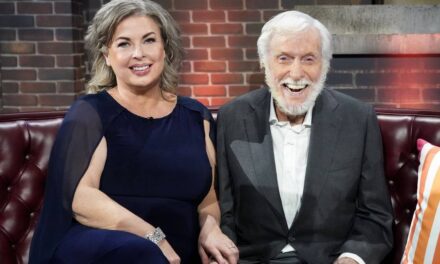 Dick Van Dyke, 100 ans, rayonne dans une nouvelle apparence joyeuse avec sa femme Arlene Silver