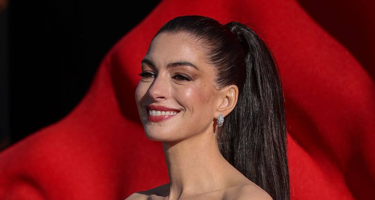 Le « lifting » bon marché d&rsquo;Anne Hathaway devient viral, mais les experts préviennent qu&rsquo;il pourrait être dommageable