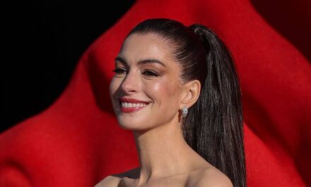 Le « lifting » bon marché d&rsquo;Anne Hathaway devient viral, mais les experts préviennent qu&rsquo;il pourrait être dommageable