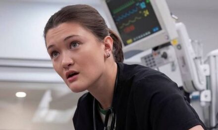 La star de Pitt, Isa Briones, lance un avertissement sévère à son fan : « Vous n&rsquo;êtes pas un enfant »