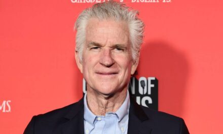 La star de Full Metal Jacket, 67 ans, a l&rsquo;air si jeune dans une incroyable apparition sur le tapis rouge