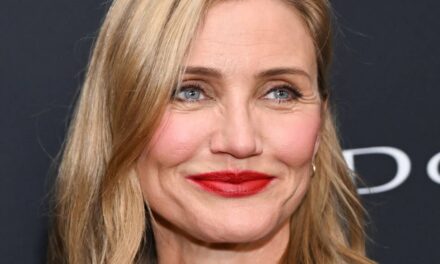 Cameron Diaz éblouit dans une jupe ornée de sequins pour sa dernière apparition