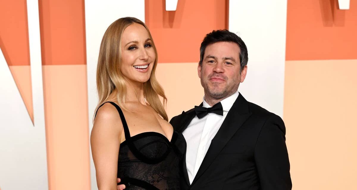 Nikki Glaser fait une confession surprenante sur sa relation avec son petit ami de longue date : « C&rsquo;est exactement ce qui m&rsquo;intéresse »