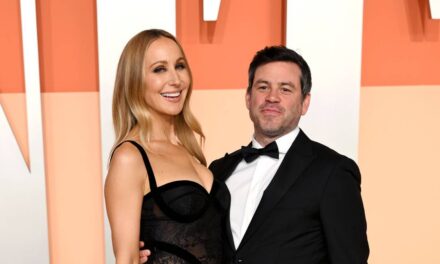 Nikki Glaser fait une confession surprenante sur sa relation avec son petit ami de longue date : « C&rsquo;est exactement ce qui m&rsquo;intéresse »