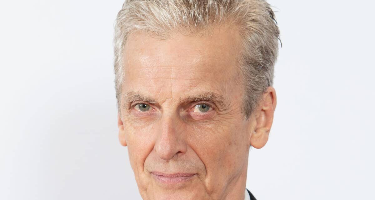 Rencontrez Elaine Collins, la célèbre épouse de Peter Calpadi, initiée à la BBC depuis 35 ans.