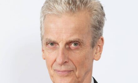 Rencontrez Elaine Collins, la célèbre épouse de Peter Calpadi, initiée à la BBC depuis 35 ans.