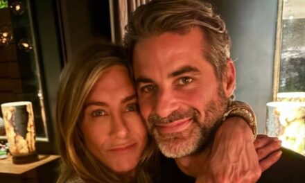 La nouvelle photo adorée de Jennifer Aniston et Jim Curtis suscite la réaction des fans