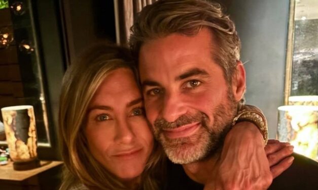 La nouvelle photo adorée de Jennifer Aniston et Jim Curtis suscite la réaction des fans