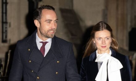 James, le frère de Kate Middleton, embrasse sa femme Alizée Thevenet dans un moment intime