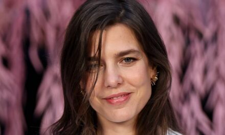 Charlotte Casiraghi de Monaco fait ses débuts publics avec son nouveau petit ami Nicolas Mathieu